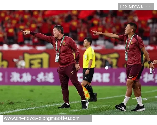 U22国足主帅安东尼奥亲临现场考察海牛与三镇的精彩对决 U22国足主帅安东尼奥亲临现场考察海牛与三镇的精彩对决