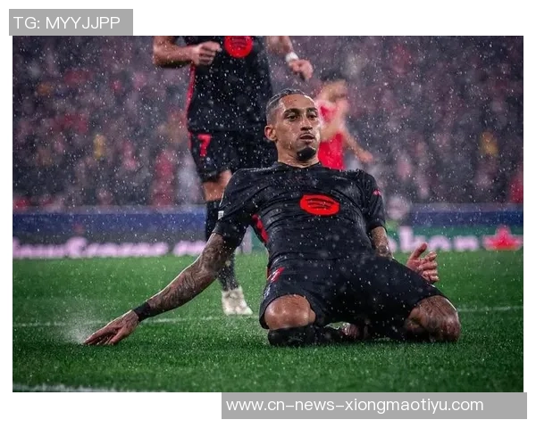 拉菲尼亚缺席训练情况堪忧孔德相对较好引发关注 拉菲尼亚缺席训练情况堪忧孔德相对较好引发关注